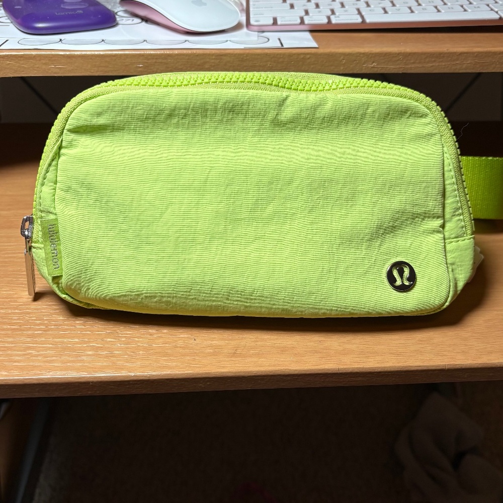 Lululemon Everywhere Belt Bag 1L (NWT)Sour Grape SOLD OUT Color